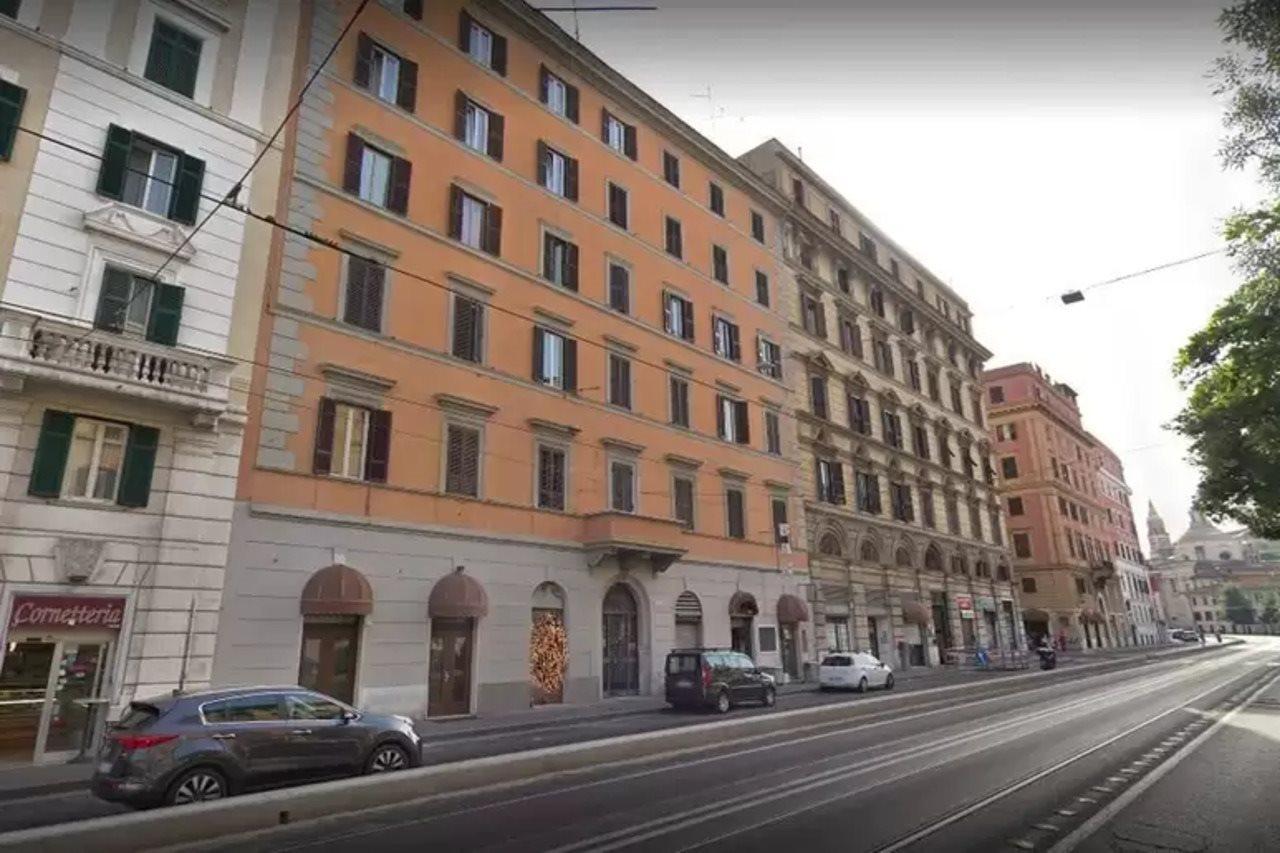 Top Floor Colosseo Guesthouse Rome Bagian luar foto