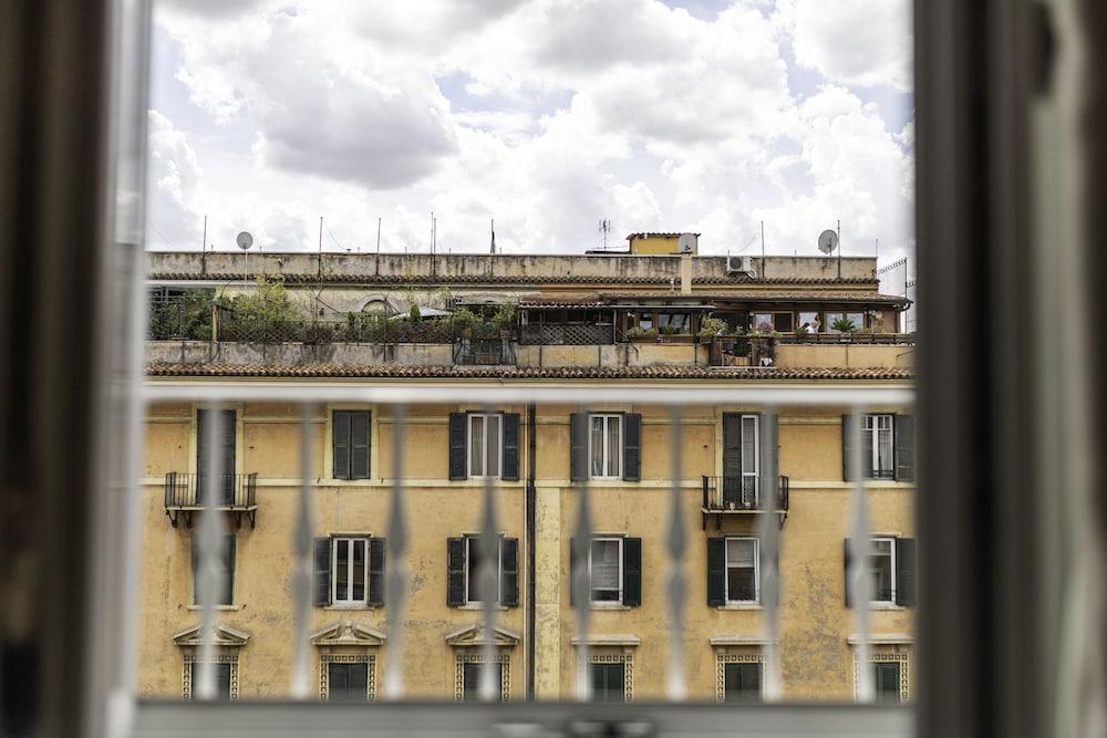 Top Floor Colosseo Guesthouse Rome Bagian luar foto