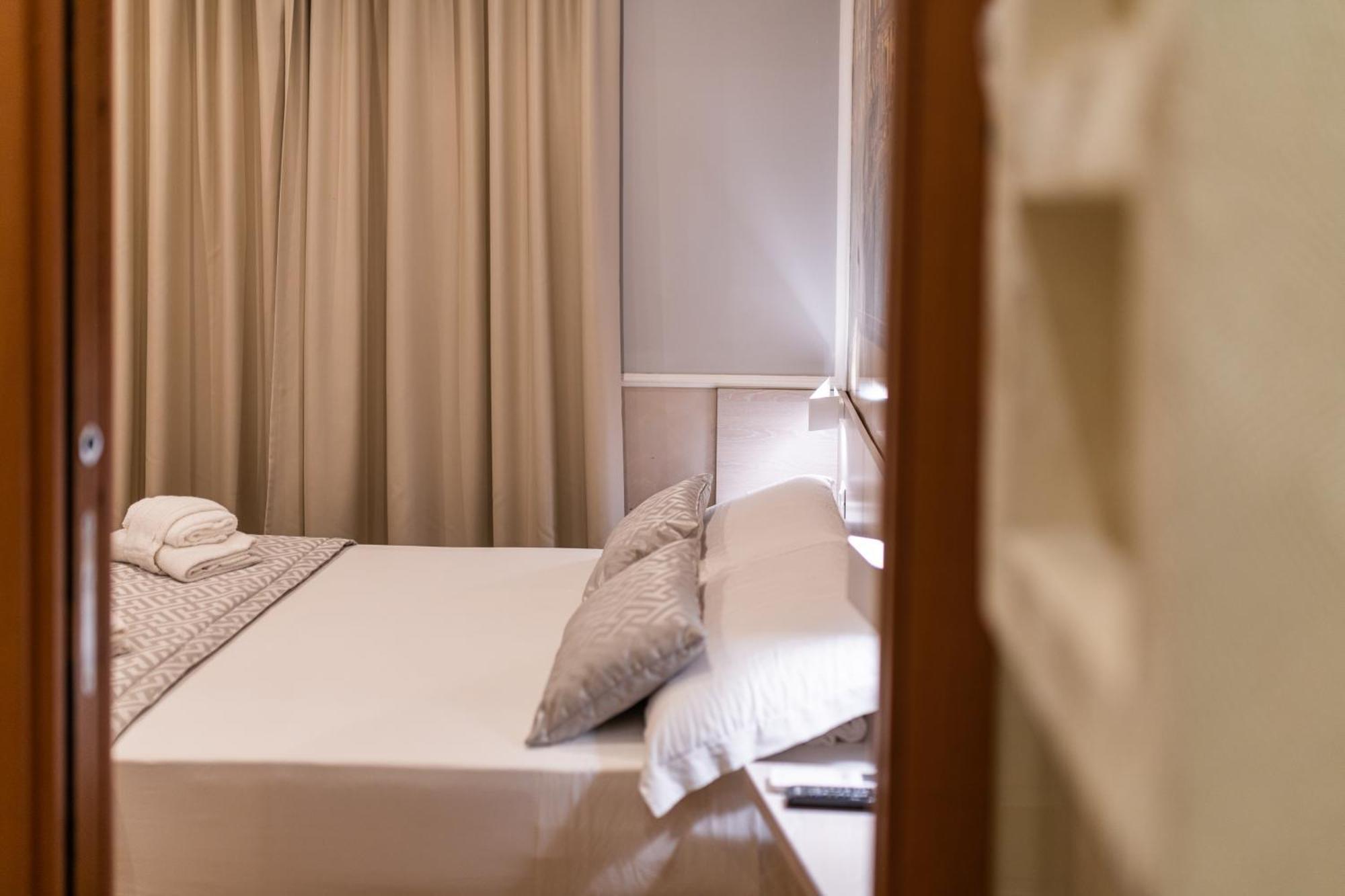 Top Floor Colosseo Guesthouse Rome Bagian luar foto