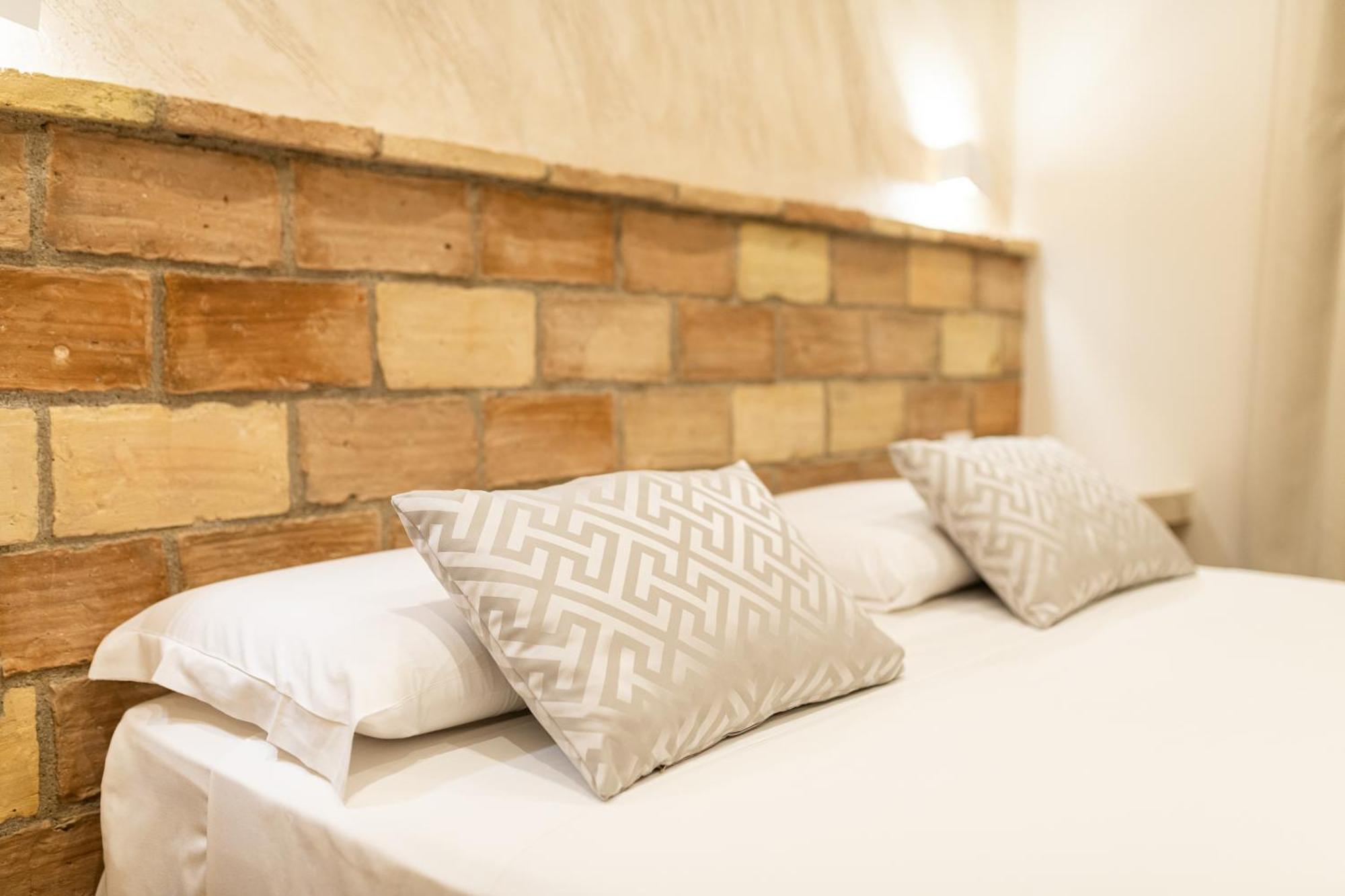 Top Floor Colosseo Guesthouse Rome Bagian luar foto