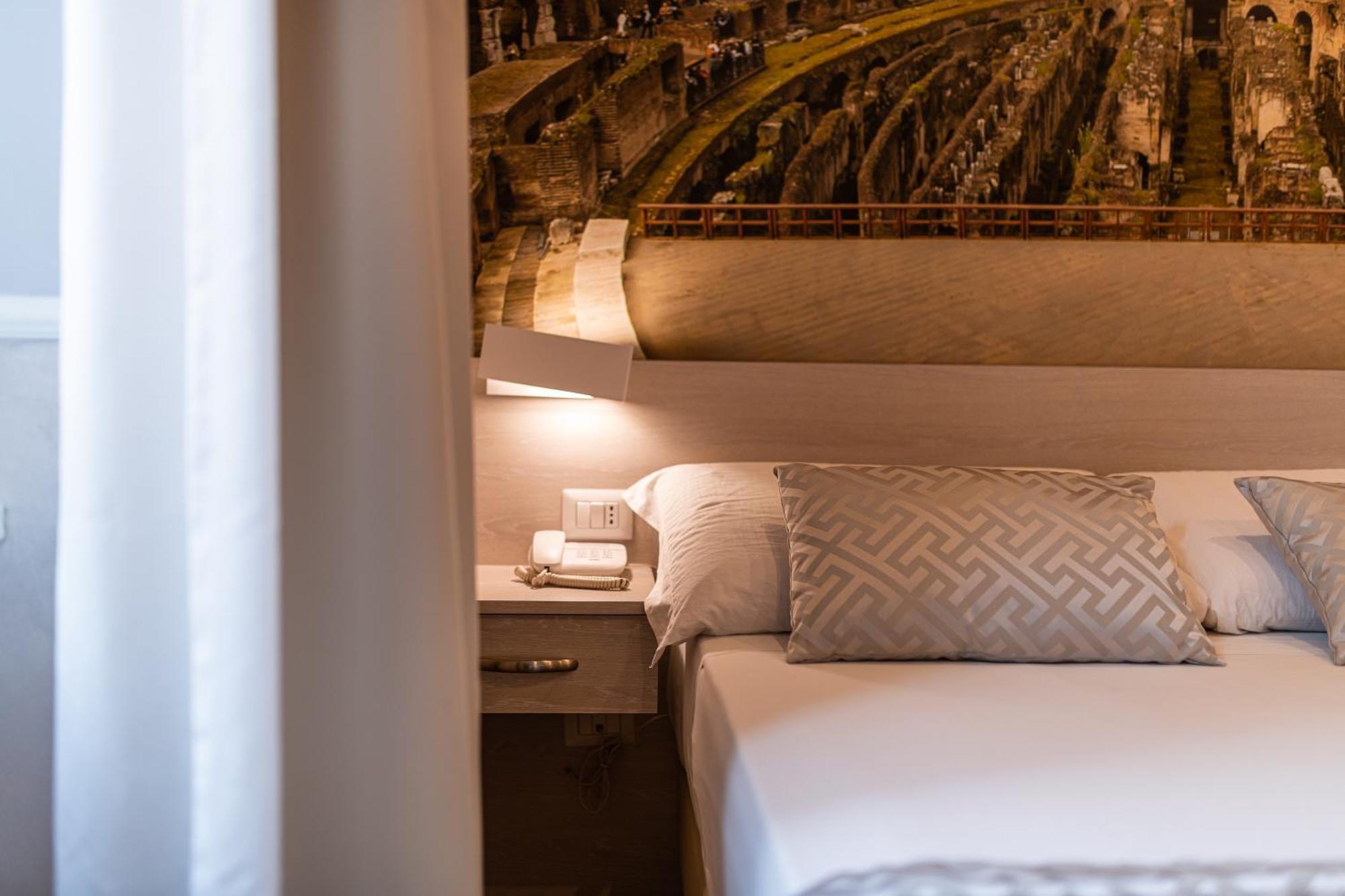 Top Floor Colosseo Guesthouse Rome Bagian luar foto