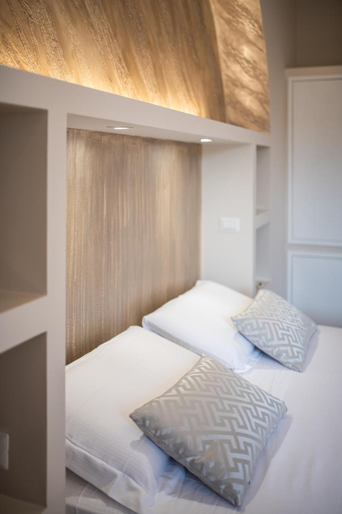 Top Floor Colosseo Guesthouse Rome Bagian luar foto