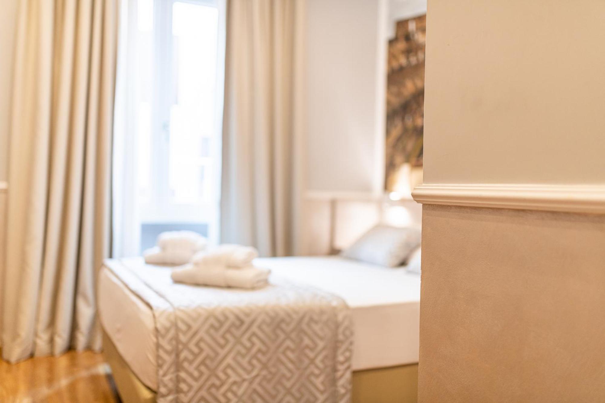 Top Floor Colosseo Guesthouse Rome Bagian luar foto
