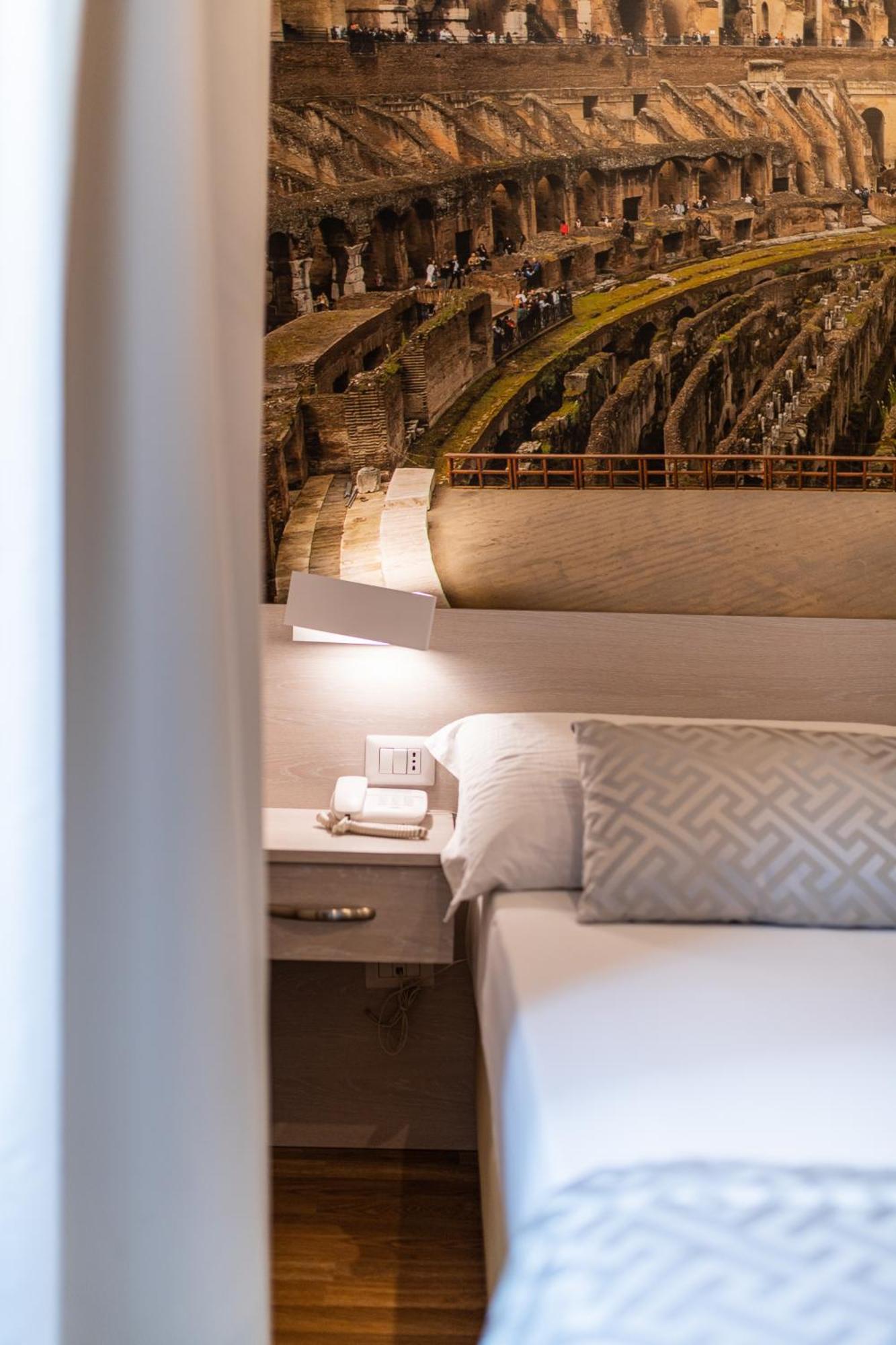 Top Floor Colosseo Guesthouse Rome Bagian luar foto