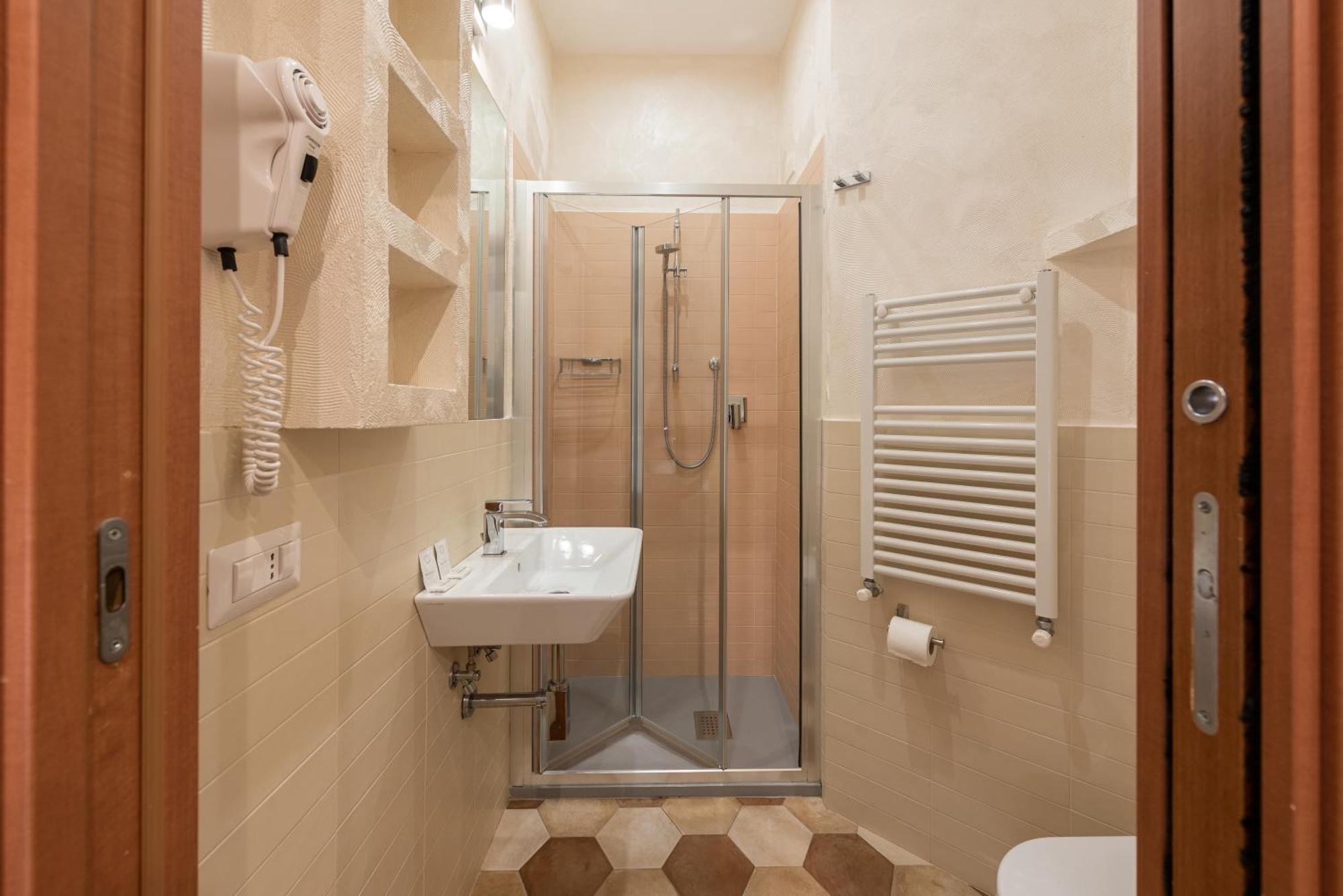 Top Floor Colosseo Guesthouse Rome Bagian luar foto