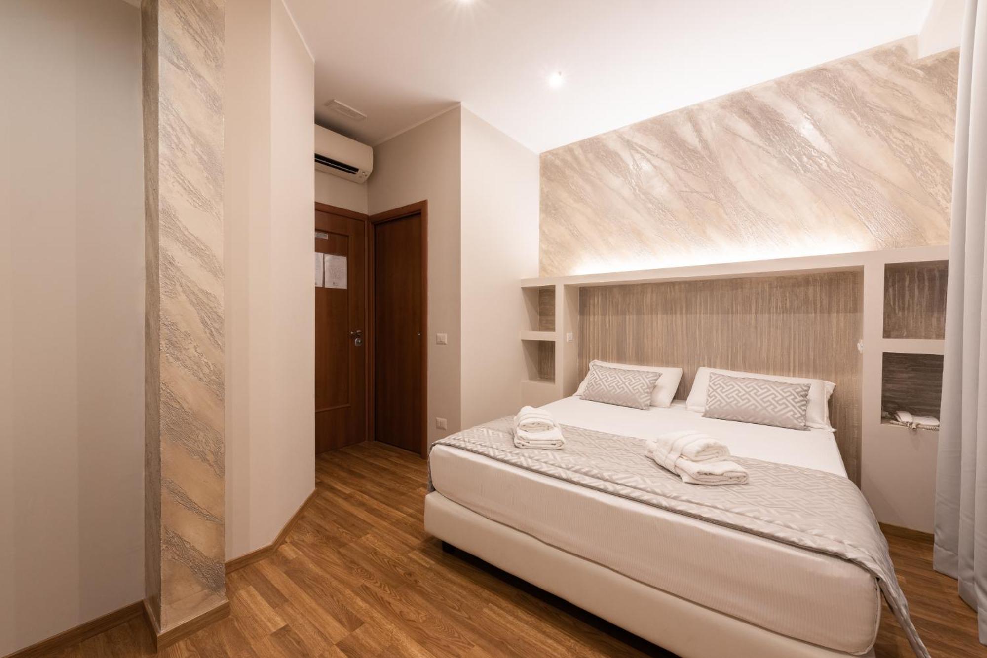 Top Floor Colosseo Guesthouse Rome Bagian luar foto