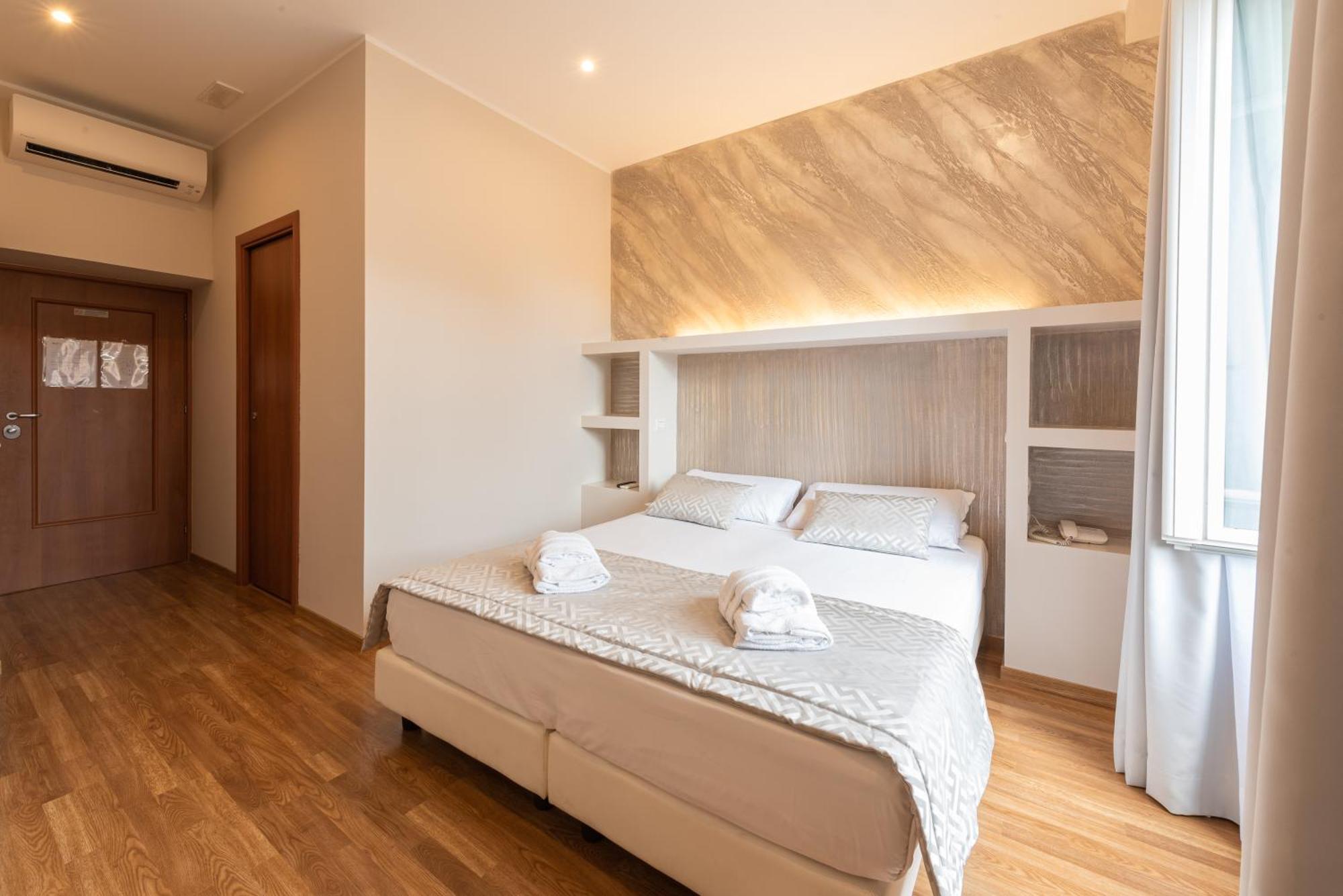 Top Floor Colosseo Guesthouse Rome Bagian luar foto
