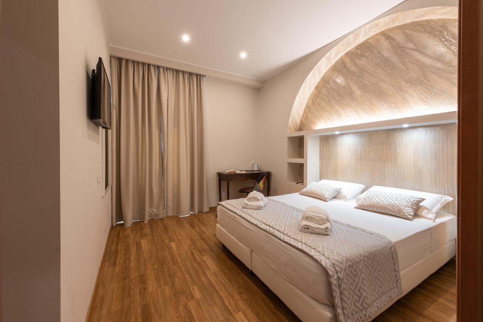 Top Floor Colosseo Guesthouse Rome Bagian luar foto