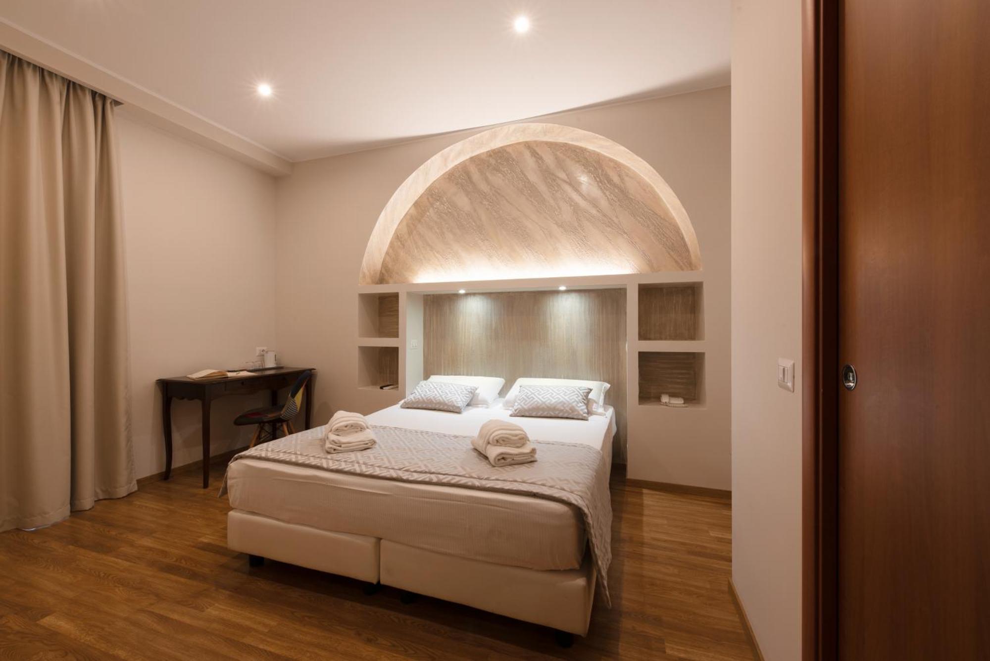 Top Floor Colosseo Guesthouse Rome Bagian luar foto