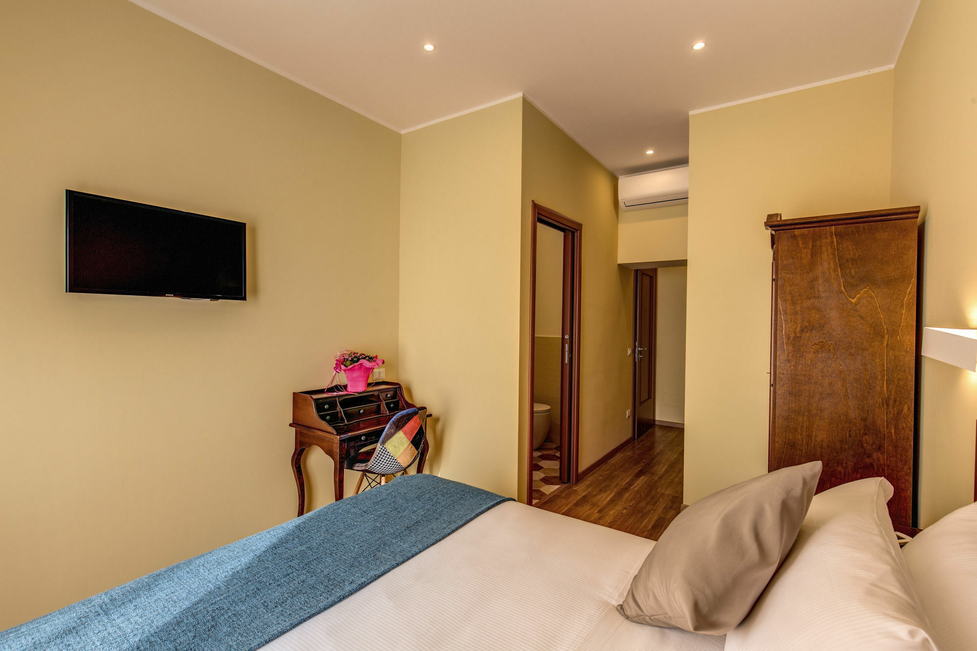 Top Floor Colosseo Guesthouse Rome Bagian luar foto