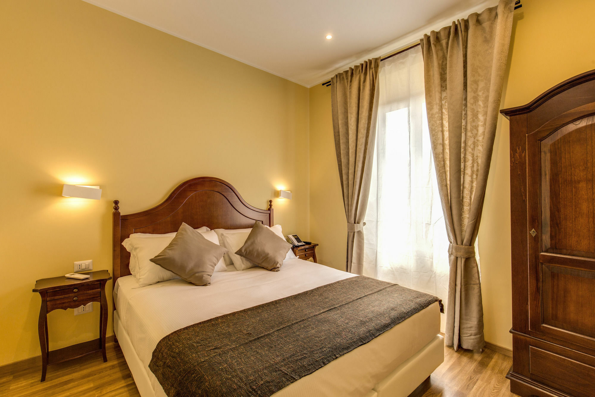 Top Floor Colosseo Guesthouse Rome Bagian luar foto